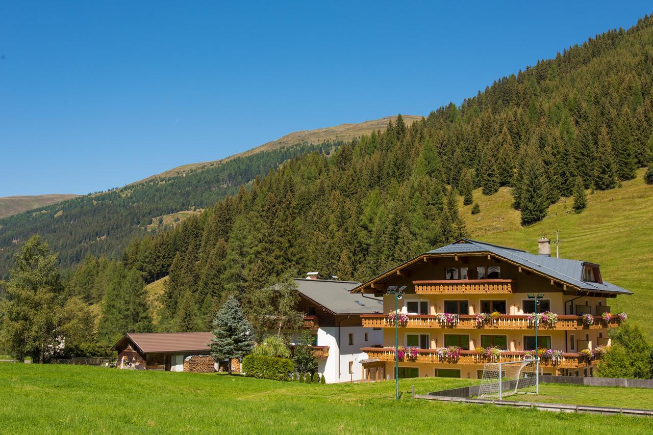 Zirbenhof Hotel Innerkrems Buitenkant foto